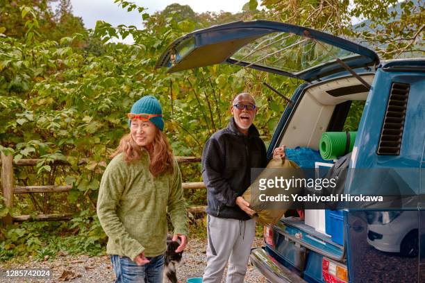 senior couple travelers loading their cars - association of east asian relations and japan stock pictures, royalty-free photos & images