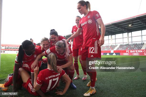 Lineth Beerensteyn of FC Bayern München celebrates scoring thge 3rd team goal with her teamm mate Klara Bühl , Viviane Asseyi , Sydney Lohmann and...