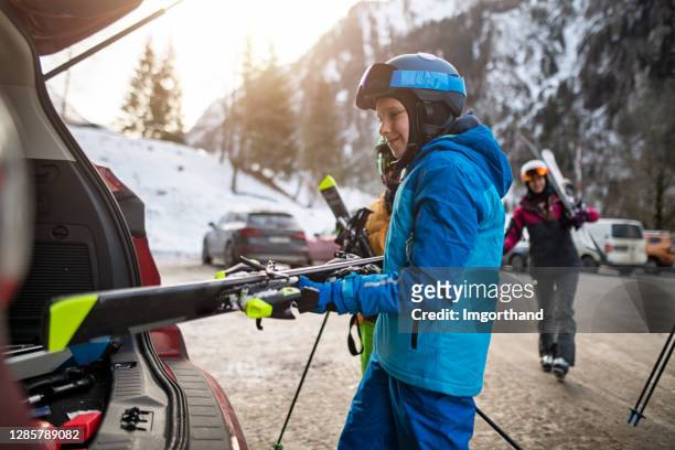 family packing skis into the car trunk after skiing - ski resort stock pictures, royalty-free photos & images