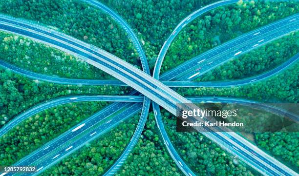 motorway/freeway from above - road map stock-fotos und bilder