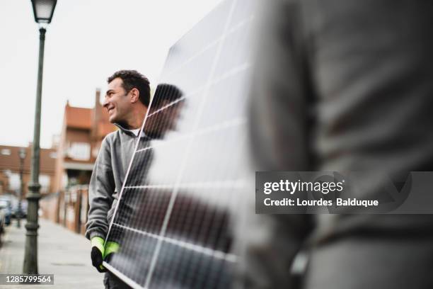 construction worker installing solar panels - solar panel installation stock pictures, royalty-free photos & images
