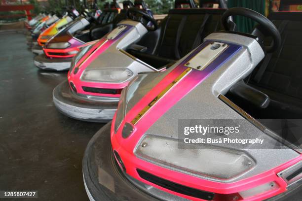 empty bumper cars in bumper car track - electric motorsport stock pictures, royalty-free photos & images