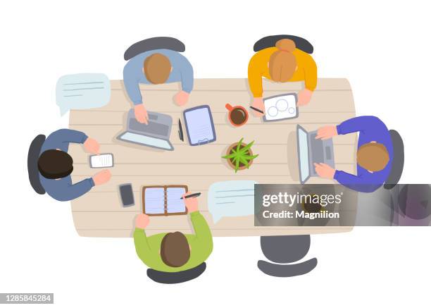 ilustraciones, imágenes clip art, dibujos animados e iconos de stock de coworking teamwork at the table top view - office desk top view