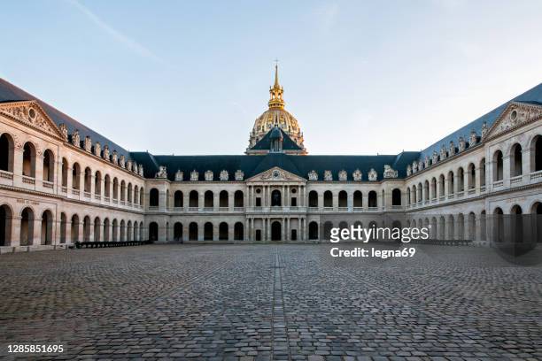 sunset on les invalides courtyard empty - intercontinental paris grand stock pictures, royalty-free photos & images