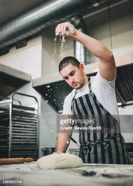 male chef preparing a pizza in the kitchen - baking bread imagens e fotografias de stock