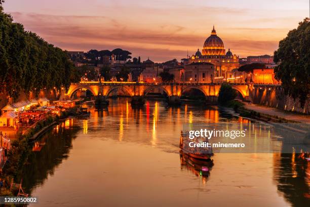 the tiber river and st. peters basilica in rome - basilika stock pictures, royalty-free photos & images