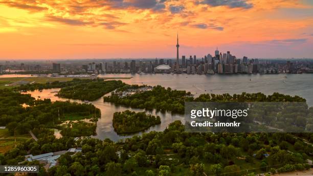 view of toronto skyline and toronto island - toronto stock pictures, royalty-free photos & images