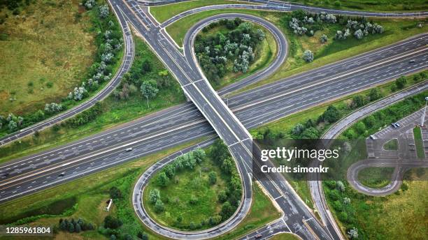 queen elizabeth way highway in lincoln - elevated road stock pictures, royalty-free photos & images