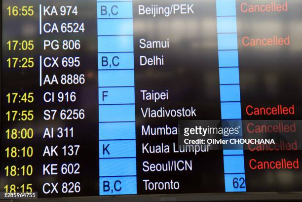 Panneau d'affichage des vols annulés à l'aéroport International de Hong-Kong, le 20 Mars, Chine.