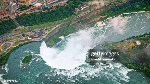 view of niagara falls - horseshoe falls stock pictures, royalty-free photos & images