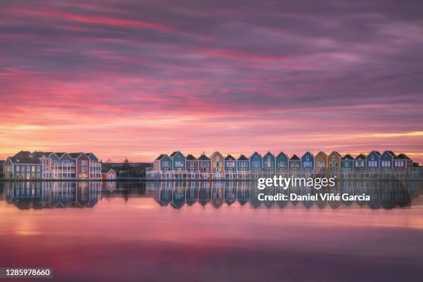reflection of buildings at sunset near of houten, netherlands - amsterdam dusk evening foto e immagini stock