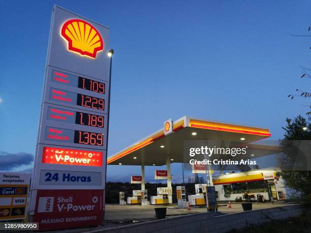 Spain Shell Shell Station Photos and Premium High Res Pictures - Getty Images