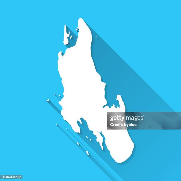 stockillustraties, clipart, cartoons en iconen met zanzibar kaart met lange schaduw op blauwe achtergrond - flat design - zanzibar eilandengroep