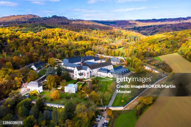 aerial view, eberbach monastery, eltville am rhein, hesse, germany - rheingau stockfoto's en -beelden