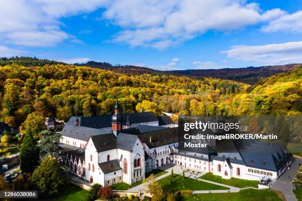 aerial view, eberbach monastery, eltville am rhein, hesse, germany - eberbach monastery fotografías e imágenes de stock