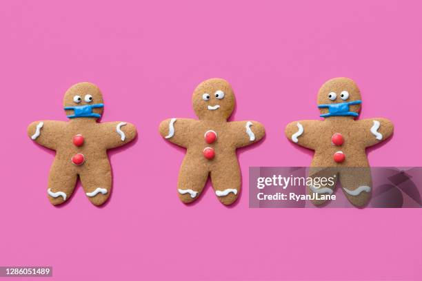 gingerbread men christmas cookies wearing protective face masks - funny surgical masks stock pictures, royalty-free photos & images