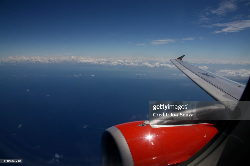 Fligth Window Airplane Window During Flight High-Res Stock Photo - Getty Images