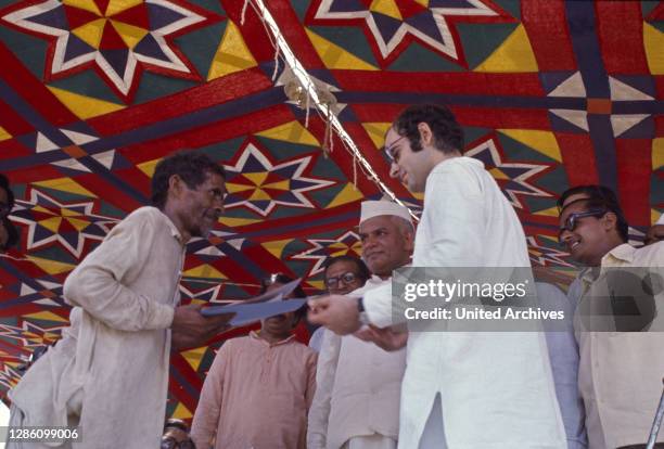 Indischer Politiker, Sohn von Indira Gandhi. Während des Notstands in Indien Mitte der 1970er Jahre war er politisch einflussreich. Fünf Monate vor...