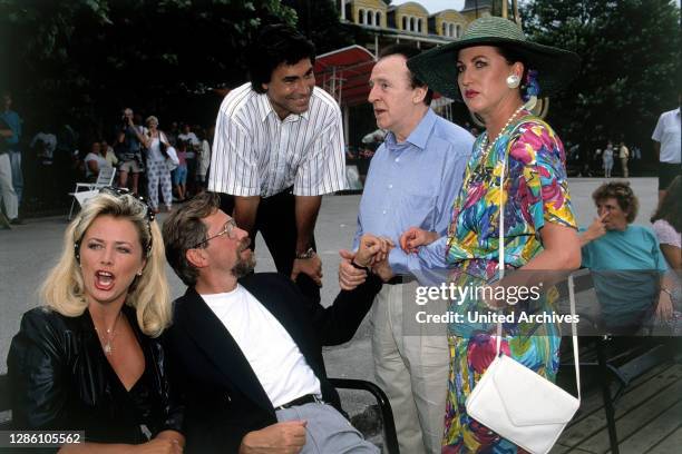 Folge: Doppelbuchung / D 1991 / Holm Dressler / Frau Kalk , Dr. Willibald Kalk , Lennie , Dr. Kurt Salk , Frau Salk , Gerhard Höllerich.