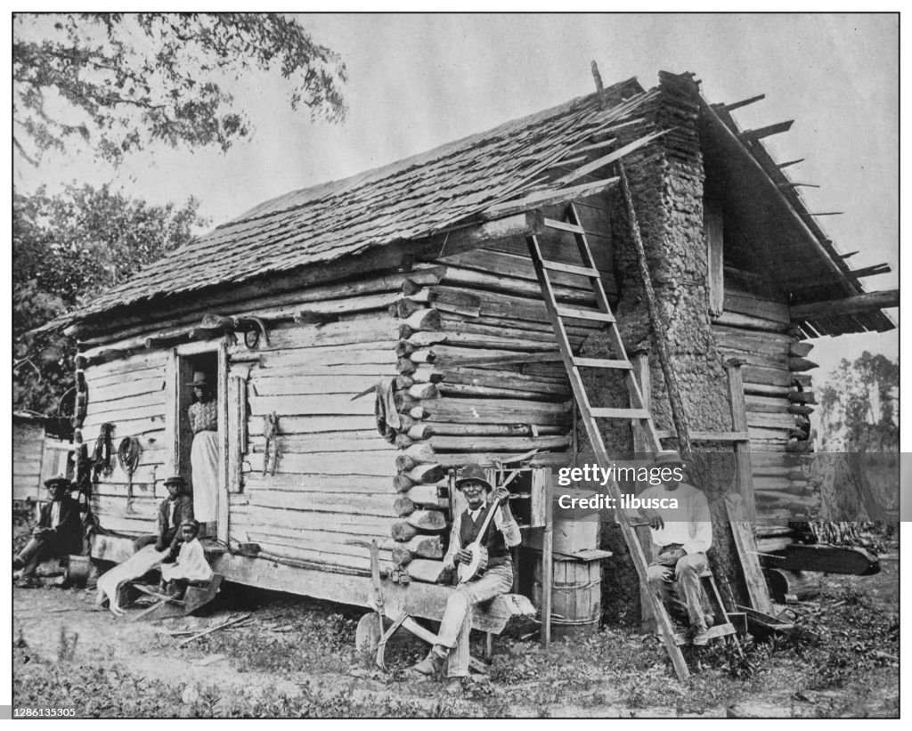 Antique black and white photo of the United States: Southern USA family