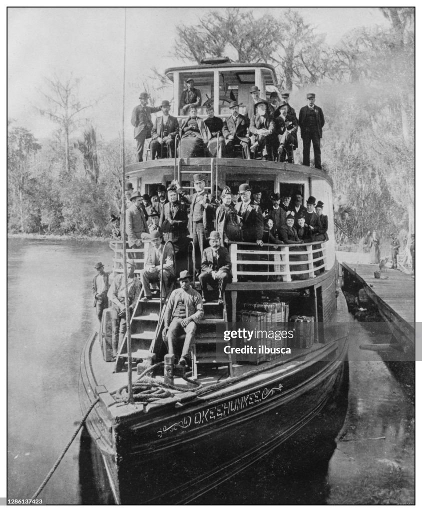 Antique black and white photo of the United States: Tourists at Silver Spring, Florida