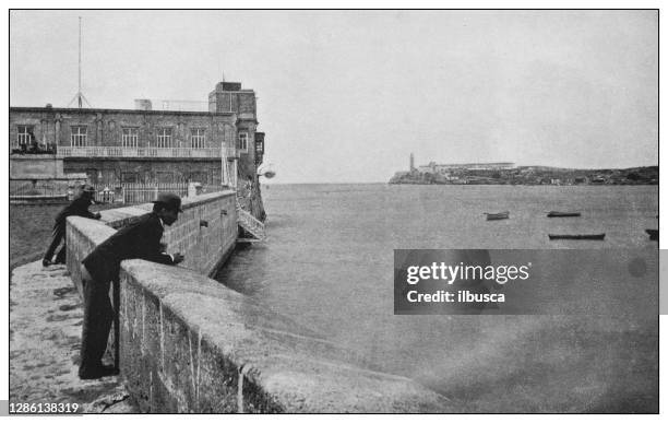 illustrations, cliparts, dessins animés et icônes de photo antique en noir et blanc : entrée à la baie de la havane - la havane