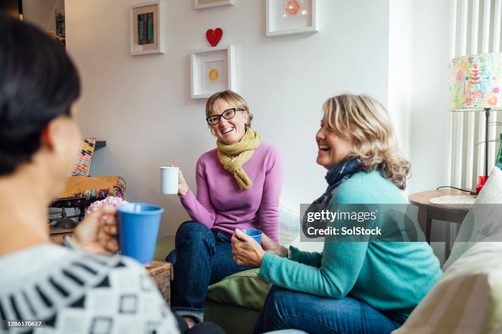Pegando-se sobre uma bebida quente
