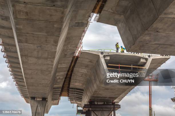 miami connection - bridge built structure stock pictures, royalty-free photos & images