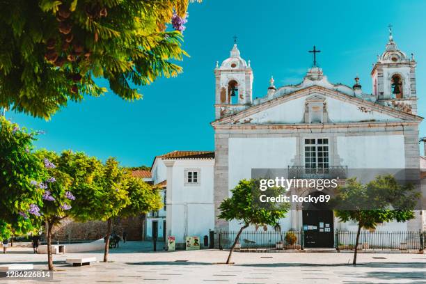 empty armazém regimental the main town square of lagos, portugal, during covid-19 lockdown restrictions - armazém stock pictures, royalty-free photos & images