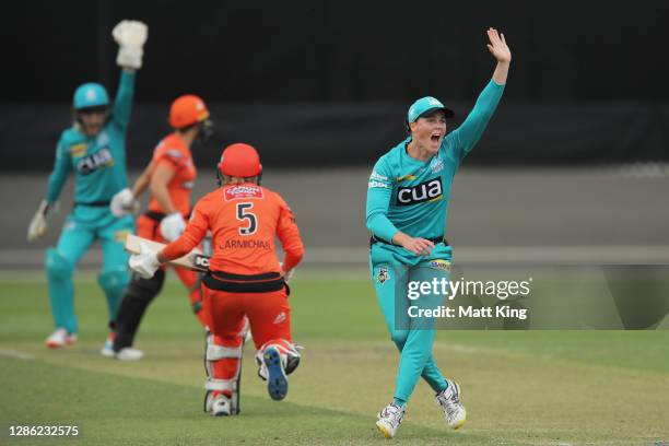 Grace Harris of the Heat appeals successfully for the wicket of Nicole Bolton of the Scorchers during the Women's Big Bash League WBBL match between...
