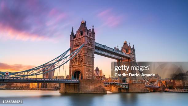 tower bridge city of london - london dusk stock pictures, royalty-free photos & images