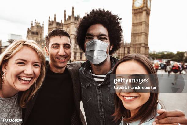 friends in london during the outbreak - tourism covid stock pictures, royalty-free photos & images