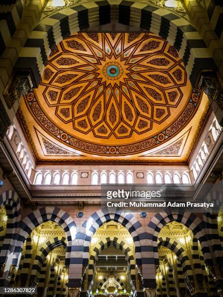 dome decoration of the nabawi mosque - madina mosque stock pictures, royalty-free photos & images