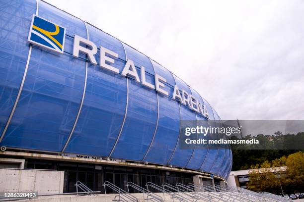 real sociedad stadium, equipo de fútbol de primera división en san sebastián, españa - anoeta stadium fotografías e imágenes de stock