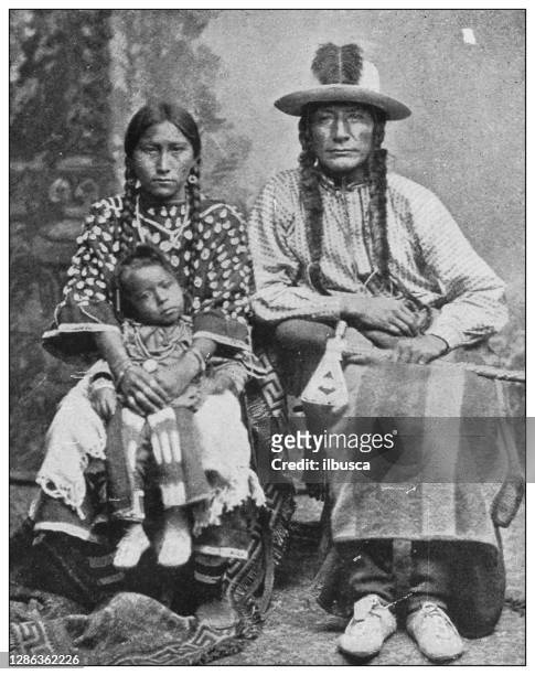 stockillustraties, clipart, cartoons en iconen met antieke zwart-wit foto van de verenigde staten: crooked face en zijn familie - native americans 1800s