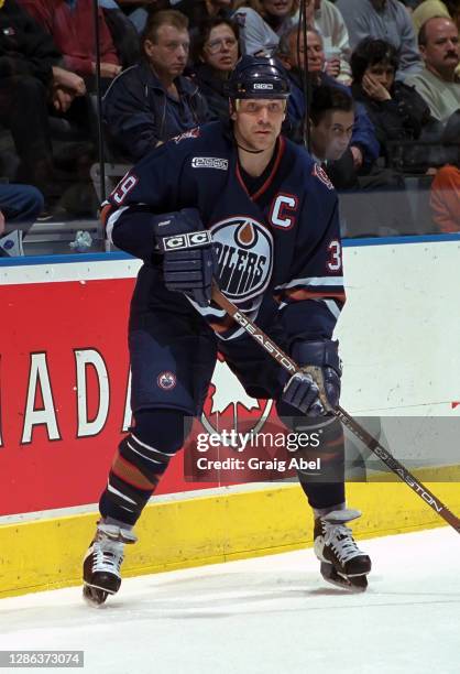 Doug Weight of the New Edmonton Oilers skates against the Toronto Maple Leafs during NHL game action on November 27, 1999 at Air Canada Centre in...