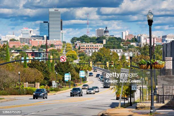 skyline, columbia, south carolina - vierbaansweg stockfoto's en -beelden