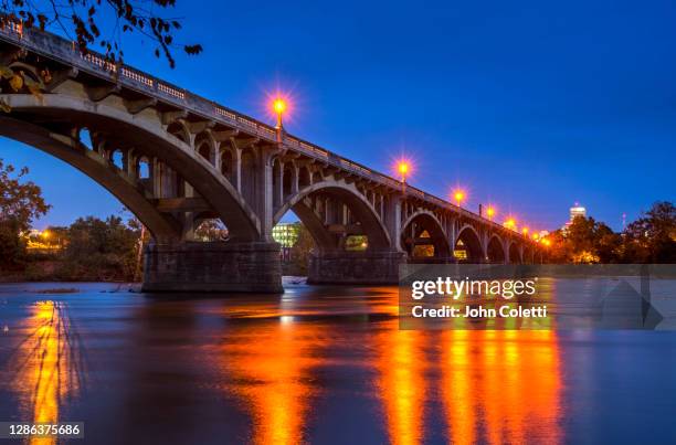 gervais street bridge, columbia, south carolina - columbia south carolina stockfoto's en -beelden