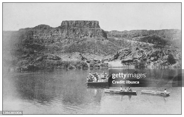 ilustrações, clipart, desenhos animados e ícones de foto antiga em preto e branco dos estados unidos: shoshone cai de balsa - shoshone national forest