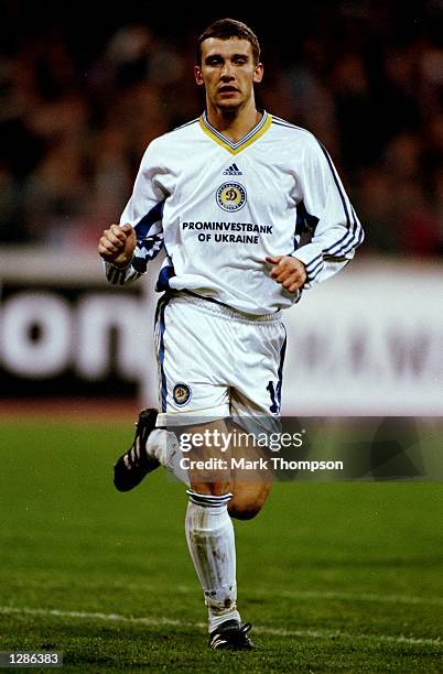 Andrii Shevchenko of Dynamo Kiev trots forward against Bayern Munich in the UEFA Champions League semi-final second leg match at the Olympiastadion...