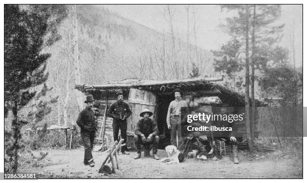 ilustrações de stock, clip art, desenhos animados e ícones de antique black and white photo of the united states: hunter's hut - pic hunter