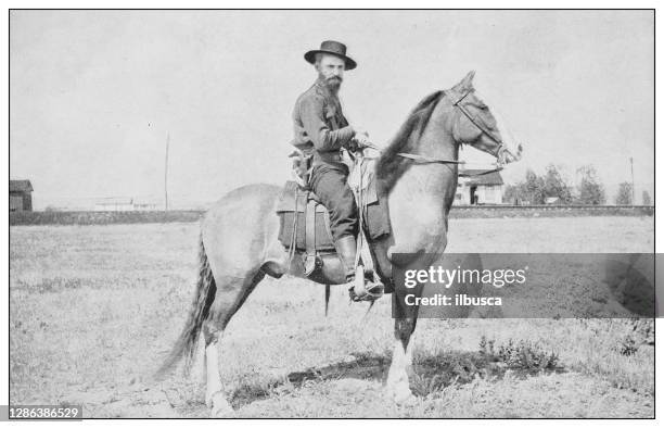 illustrations, cliparts, dessins animés et icônes de photo antique noire et blanche des etats-unis : vrai cowboy - cow boy