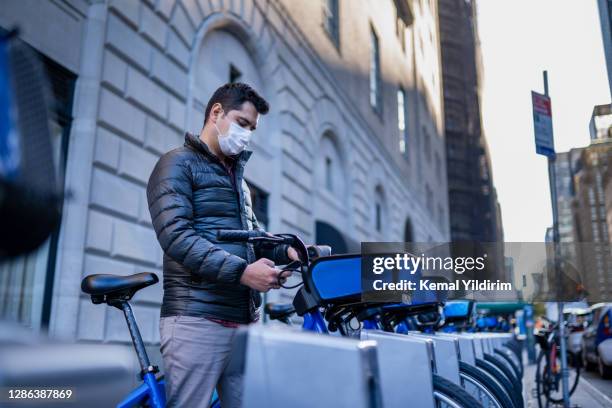To Go Pay Ride Smart Payment Ride Photos and Premium High Res Pictures - Getty Images