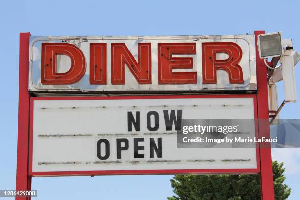 diner sign - diner at the highway stock pictures, royalty-free photos & images