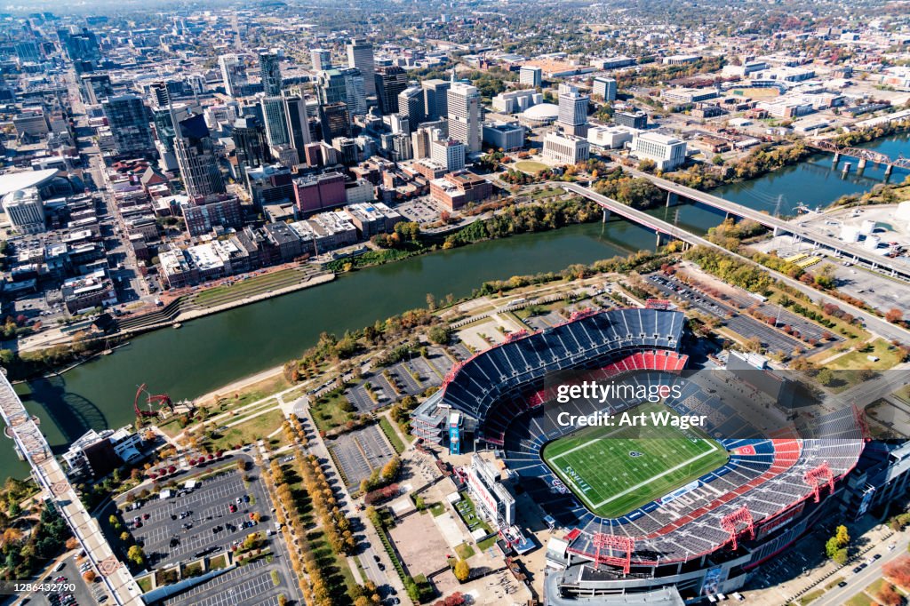 Nissan Stadium und Nashvilles Skyline Beyond
