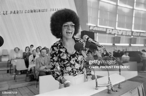 Discours de la militante américaine Angela Davis au rendez-vous des femmes du parti communiste français à Saint-Ouen près de Paris.