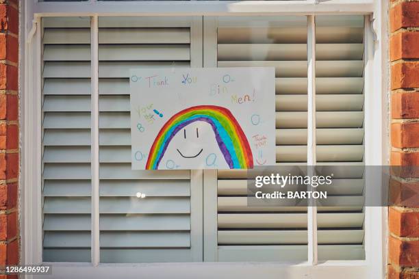 hand made thank you sign to key workers in covid-19 - thank-you-englischer-satz stock-fotos und bilder