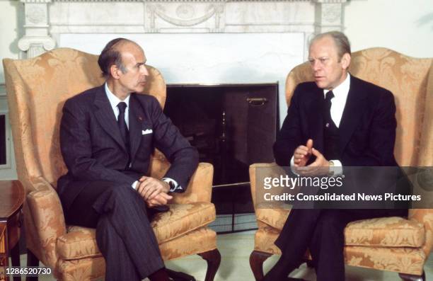 French President Valery Giscard d'Estaing meets with US President Gerald Ford in the White House's Oval Office, Washington DC, May 17, 1976. The...