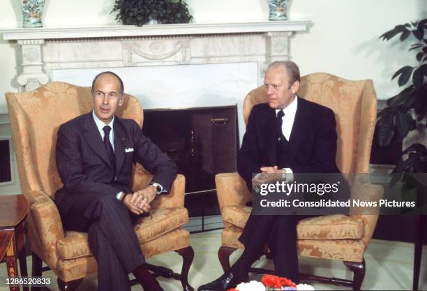 French President Valery Giscard d'Estaing meets with US President Gerald Ford in the White House's Oval Office, Washington DC, May 17, 1976. The...