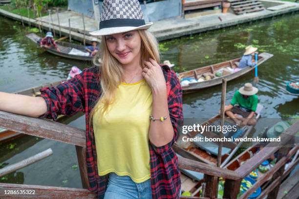tourists enjoy the floating market with daily trips to local attractions. - floating market stockfoto's en -beelden